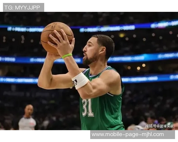 克莱首节短暂出战5分钟表现平平仅得4分助球队开局稳健 克莱首节短暂出战5分钟表现平平仅得4分助球队开局稳健