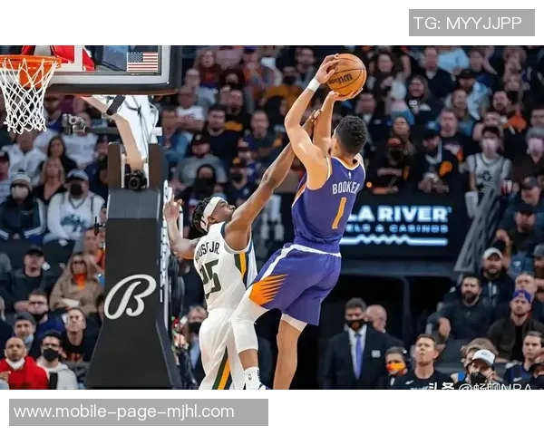 布克首节得分全在半场表现平平9分3助3失误正负值5引发关注 布克首节得分全在半场表现平平9分3助3失误正负值5引发关注