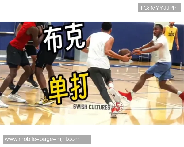 布克专注提升低位背身单打技巧关键时刻展现个人能力 布克专注提升低位背身单打技巧关键时刻展现个人能力