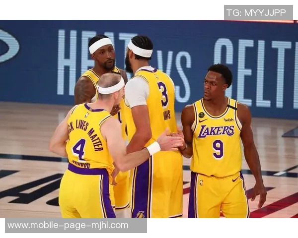 湖人快船球迷现场互动引发热议比卢普斯与FBI成焦点话题 湖人快船球迷现场互动引发热议比卢普斯与FBI成焦点话题